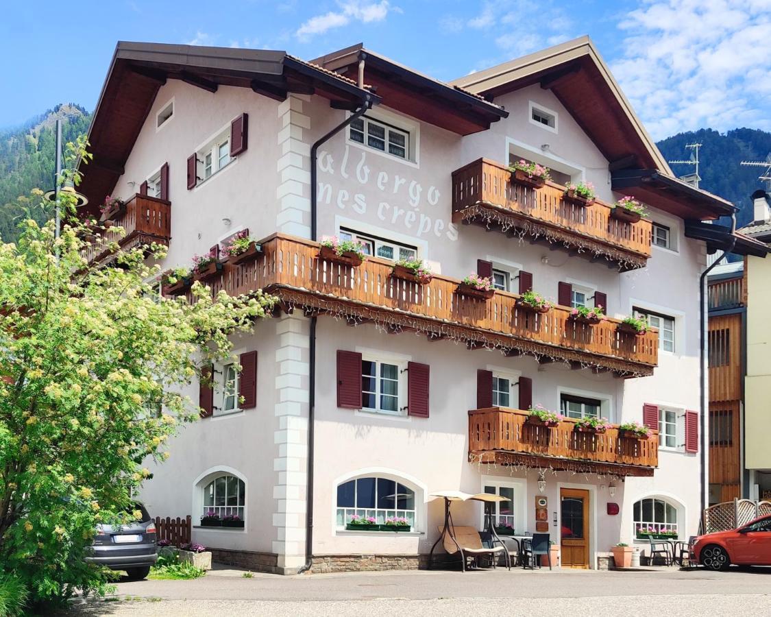 Hotel Nes Crepes Pozza di Fassa Eksteriør bilde