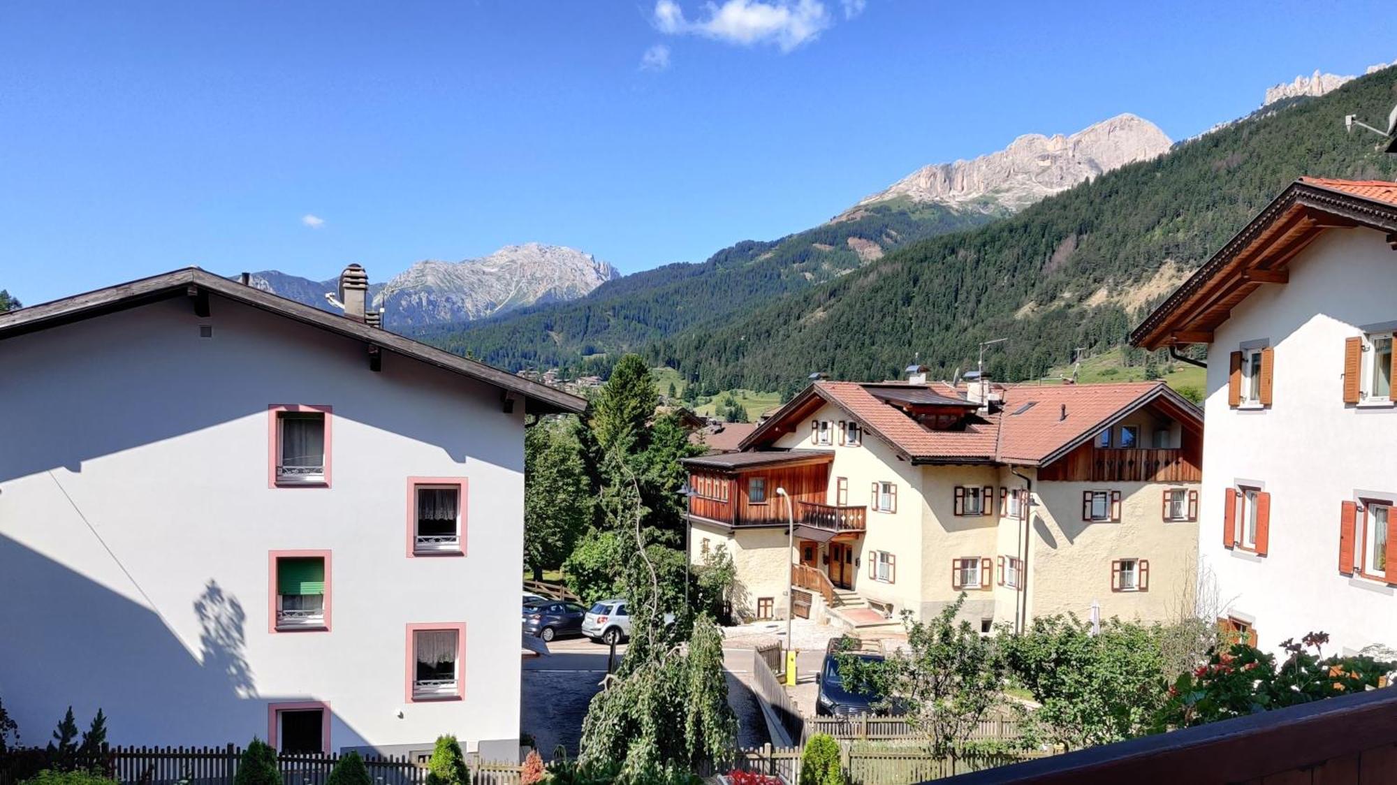 Hotel Nes Crepes Pozza di Fassa Eksteriør bilde