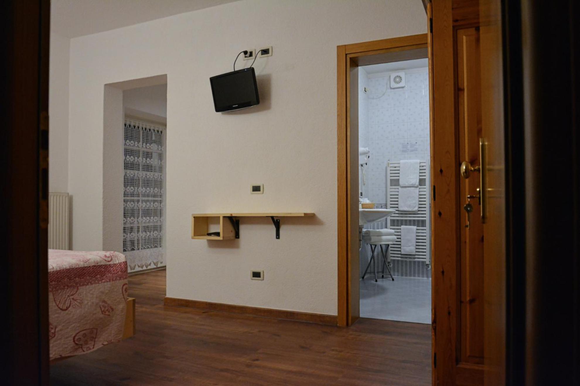 Hotel Nes Crepes Pozza di Fassa Rom bilde