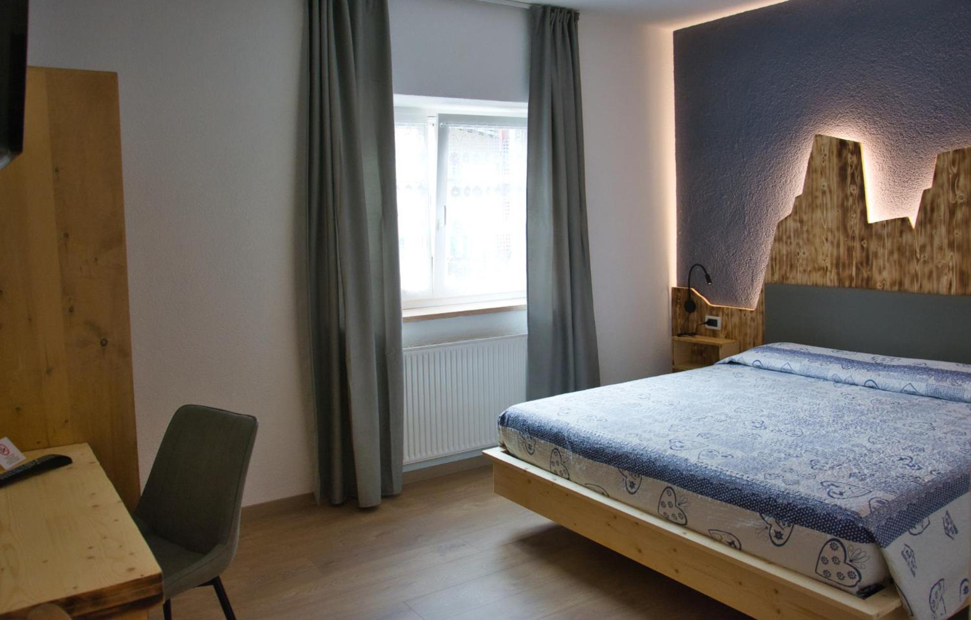 Hotel Nes Crepes Pozza di Fassa Rom bilde