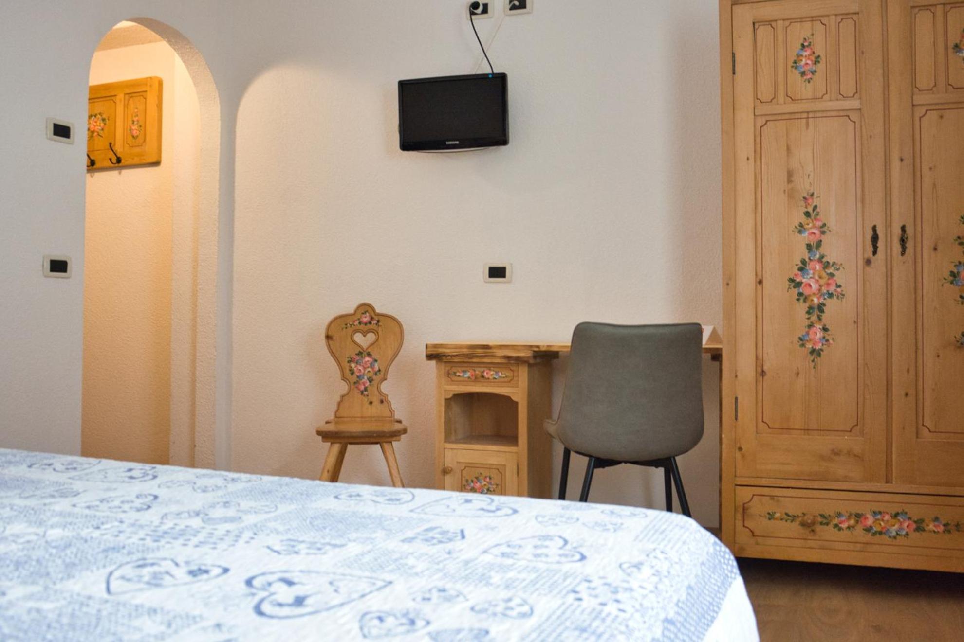Hotel Nes Crepes Pozza di Fassa Rom bilde