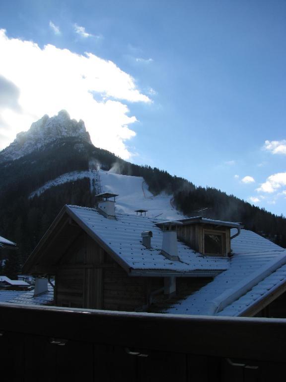 Hotel Nes Crepes Pozza di Fassa Eksteriør bilde