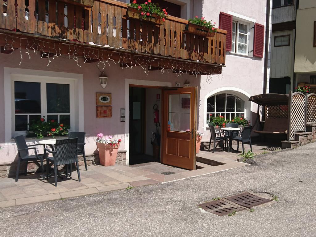 Hotel Nes Crepes Pozza di Fassa Eksteriør bilde
