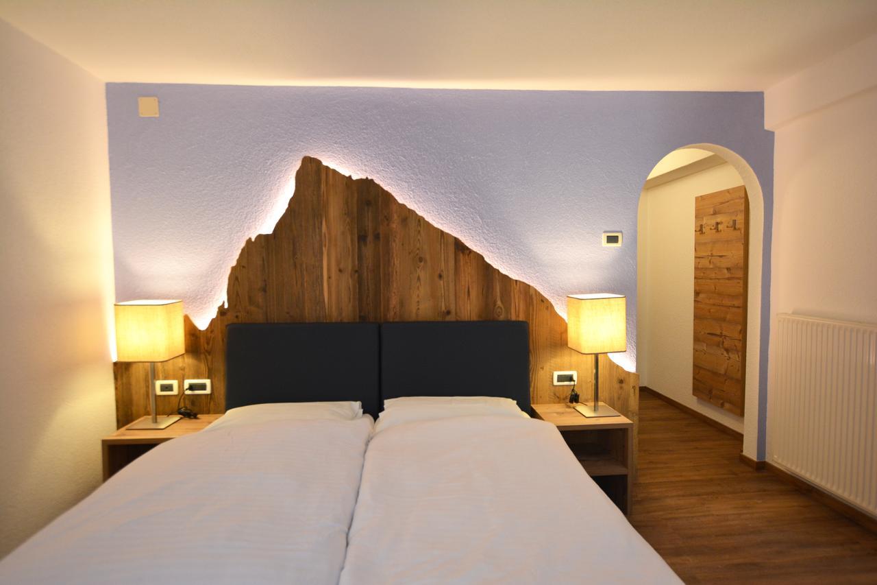 Hotel Nes Crepes Pozza di Fassa Eksteriør bilde