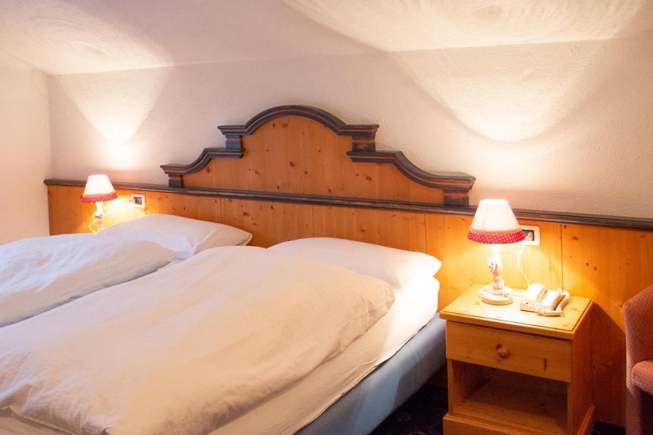 Hotel Nes Crepes Pozza di Fassa Eksteriør bilde
