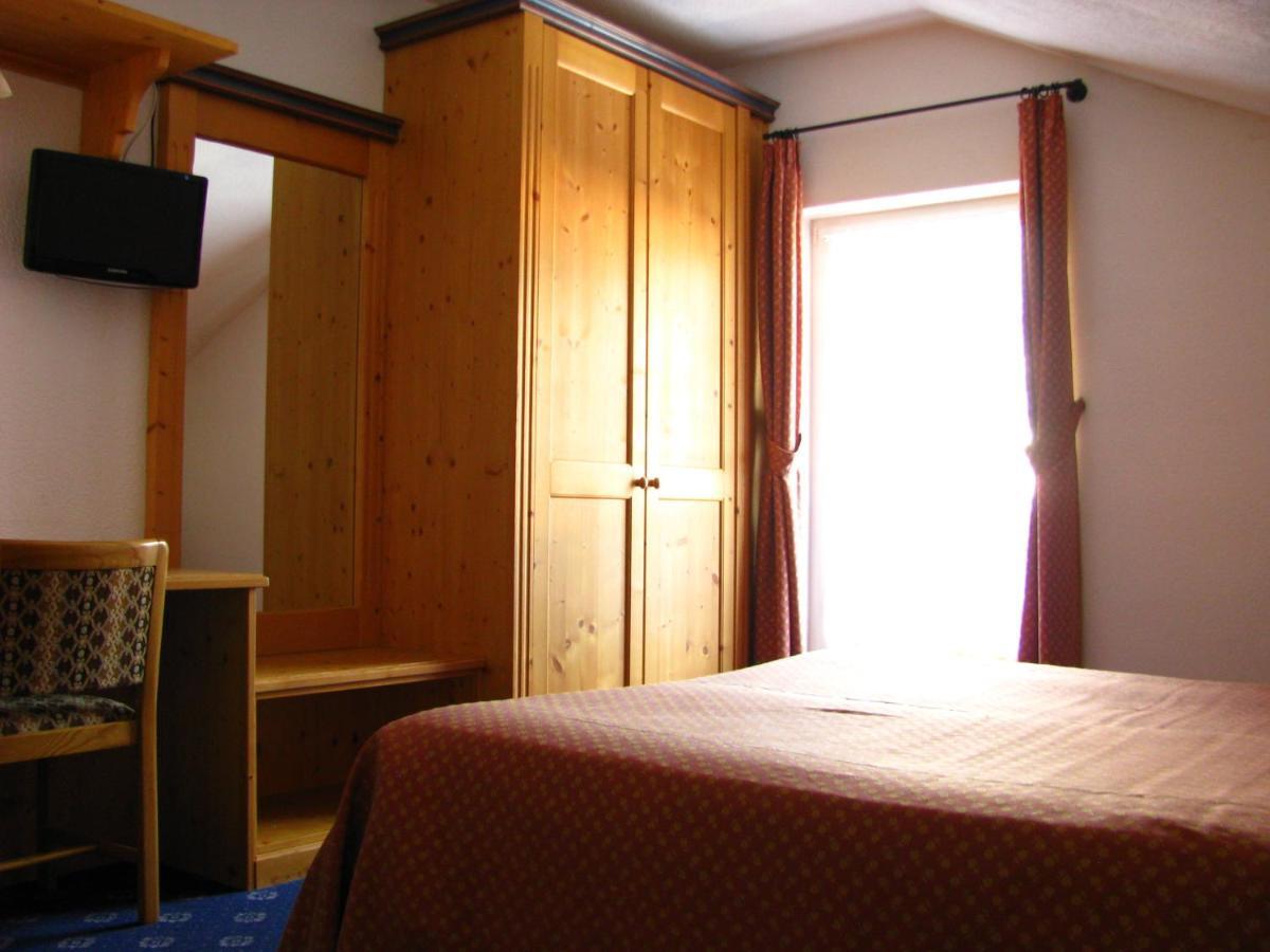 Hotel Nes Crepes Pozza di Fassa Rom bilde