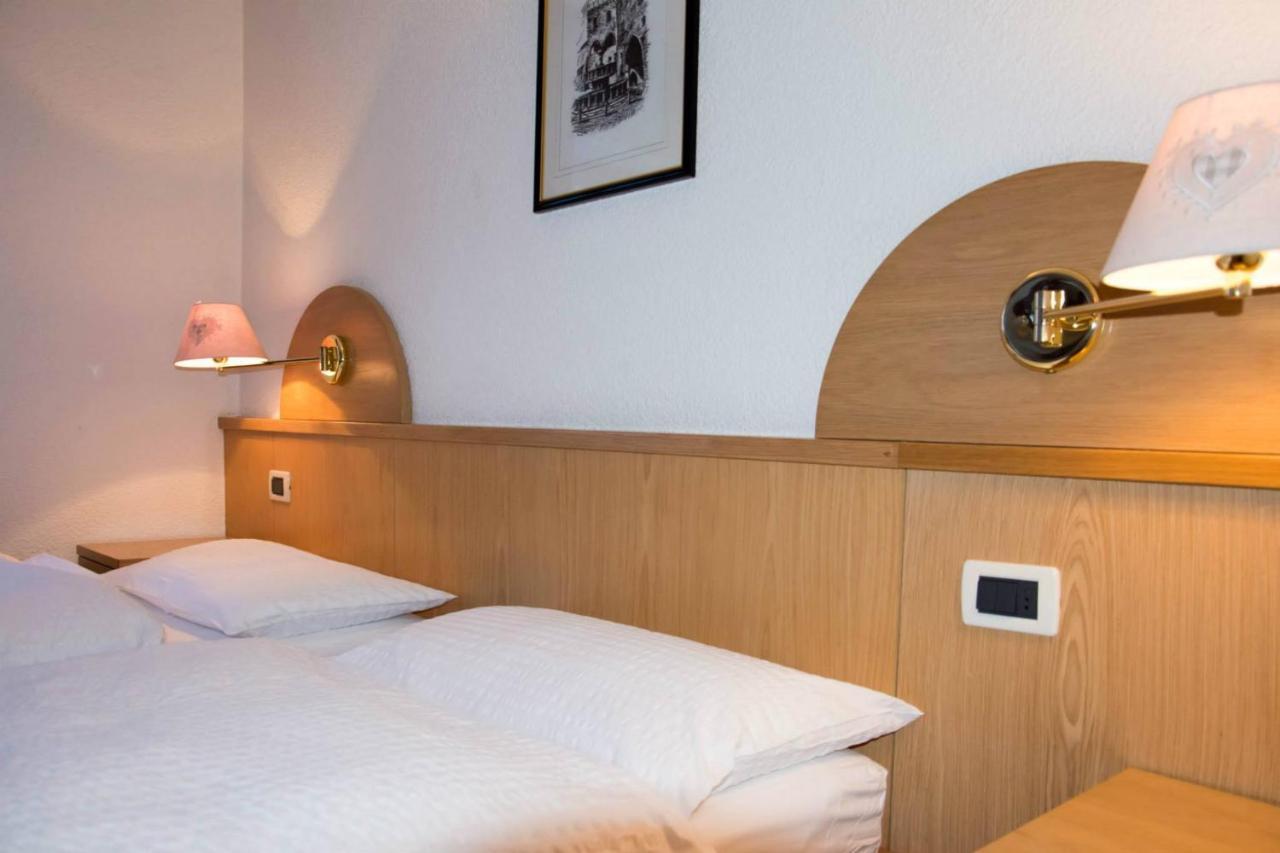 Hotel Nes Crepes Pozza di Fassa Eksteriør bilde